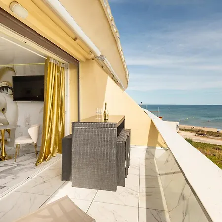 בית נופש Aurea Heliopolis - Exceptional Sea View *